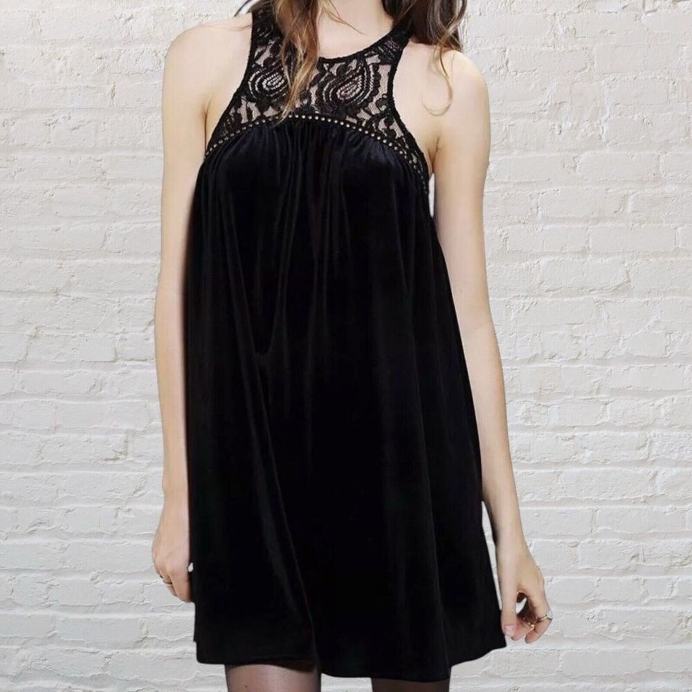 Ecote Black Velvet Lace Halter Dress Size Medium Urban Outfitters Whimsigoth